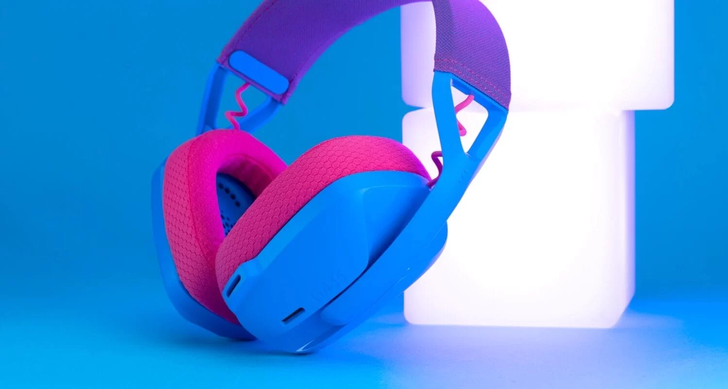 g435 gaming headset lifestyle 1 desktop