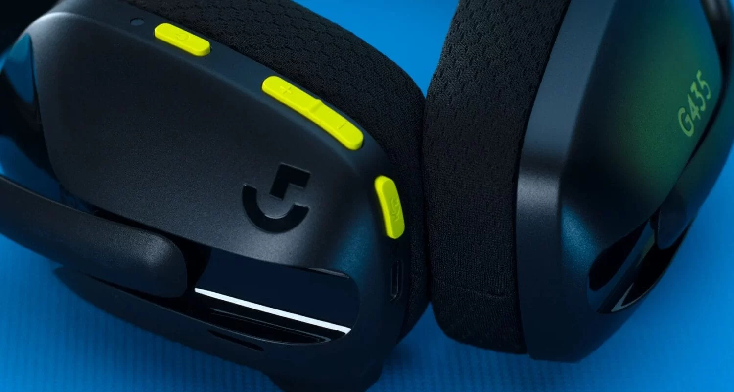 g435 gaming headset lifestyle 3 desktop