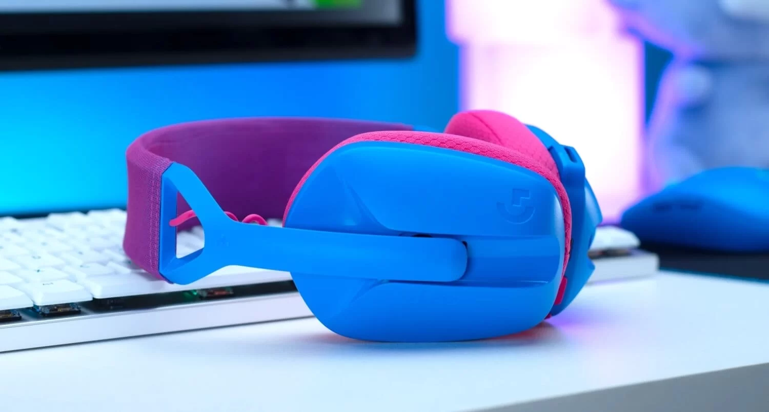 g435 gaming headset lifestyle 4 desktop