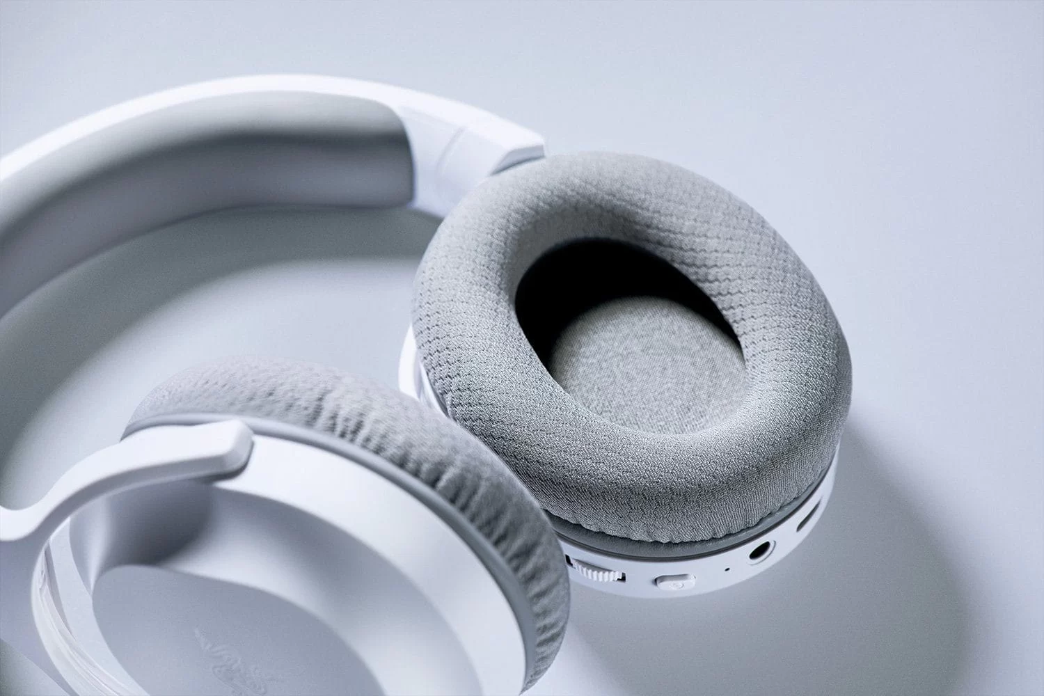 Razer Barracuda X Mercury White product 2 TTD 3