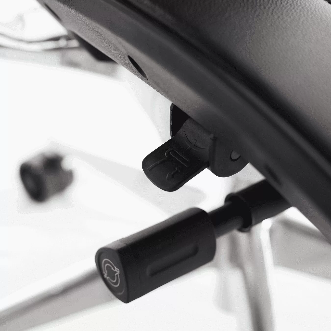 Cooler Master ERGO L Ergonomic Chair (CMI-GCEL-2019) - Black, 3D Cast Aluminium frame, 2D Aluminium Armrest, Class 4 Gas Lift 17 Cooler Master ERGO L Ergonomic Chair (CMI-GCEL-2019) - Black, 3D Cast Aluminium frame, 2D Aluminium Armrest, Class 4 Gas Lift - Ảnh 17