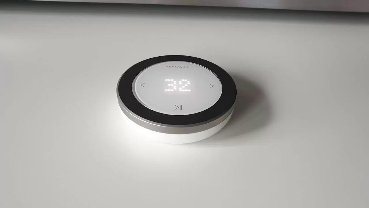 Devialet Phantom Remote desc 1
