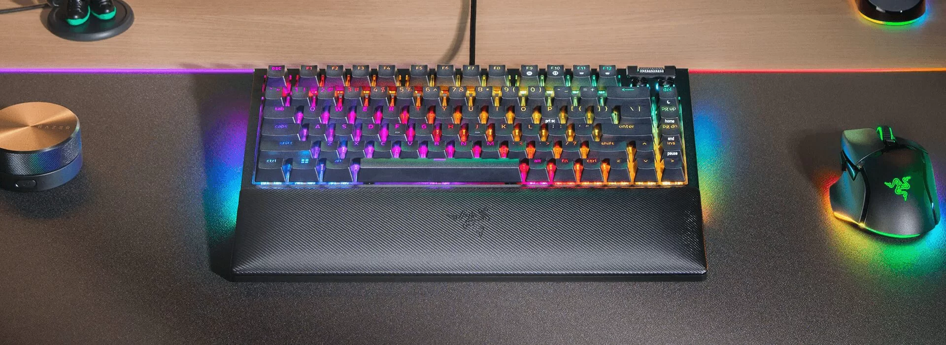 razer blackwidow v4 75 magnetic plush leatherette desktop