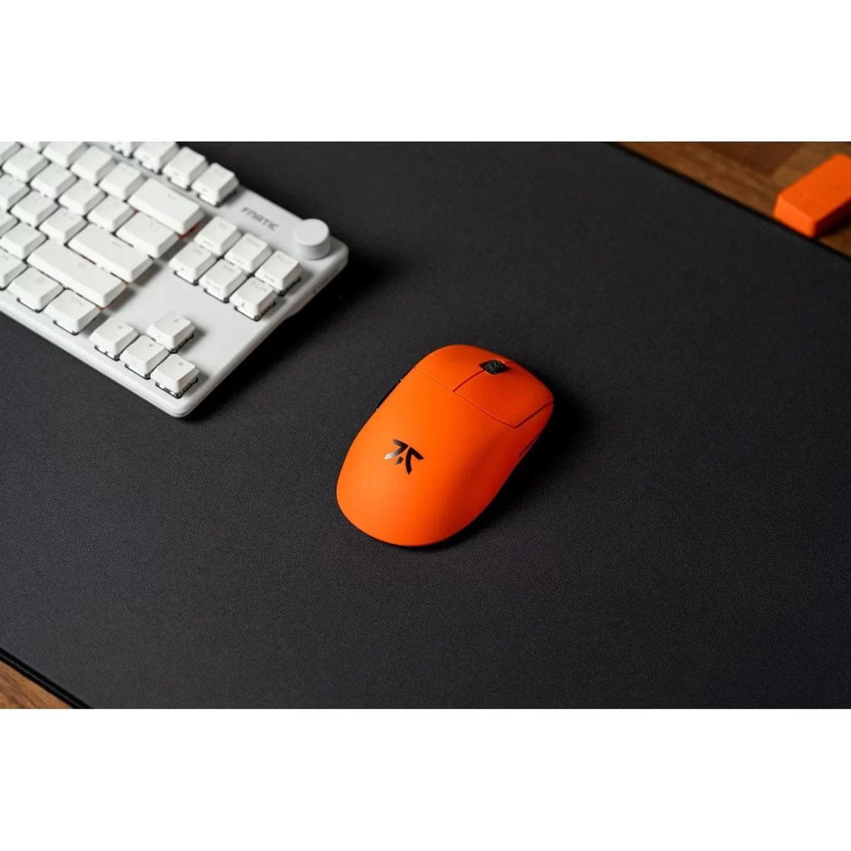 Lamzu Fnatic Gear x Lamzu Thorn 4K Special Edition Wireless Gaming Mouse - 52g, Wireless 4KHz. Chip MCUNordic 52840, Pixart 3395 (Đi kèm dongle 8KHz) 4 Lamzu Fnatic Gear x Lamzu Thorn 4K Special Edition Wireless Gaming Mouse - 52g, Wireless 4KHz. Chip MCUNordic 52840, Pixart 3395 (Đi kèm dongle 8KHz) - Ảnh 4