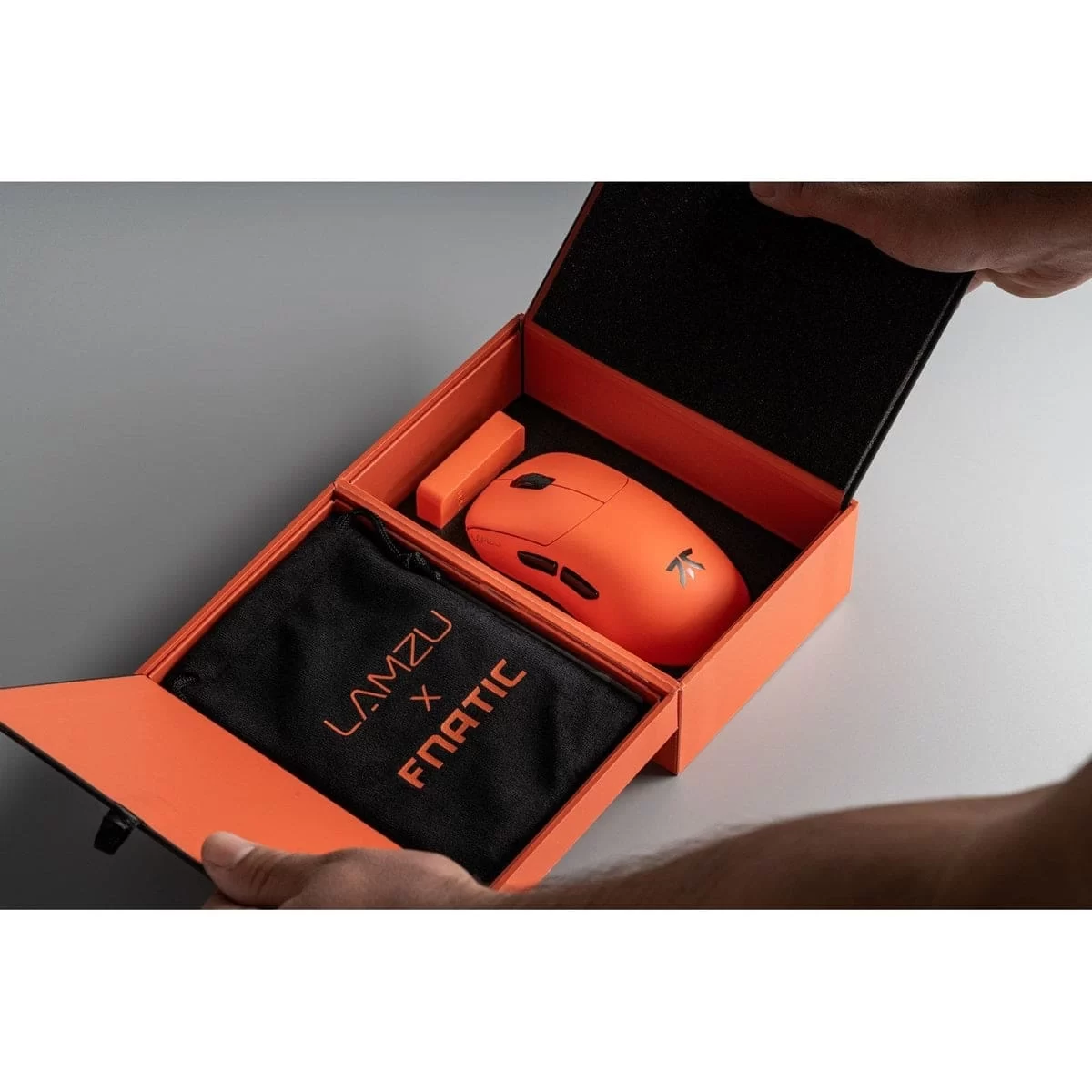Lamzu Fnatic Gear x Lamzu Thorn 4K Special Edition Wireless Gaming Mouse - 52g, Wireless 4KHz. Chip MCUNordic 52840, Pixart 3395 (Đi kèm dongle 8KHz) 9 Lamzu Fnatic Gear x Lamzu Thorn 4K Special Edition Wireless Gaming Mouse - 52g, Wireless 4KHz. Chip MCUNordic 52840, Pixart 3395 (Đi kèm dongle 8KHz) - Ảnh 9