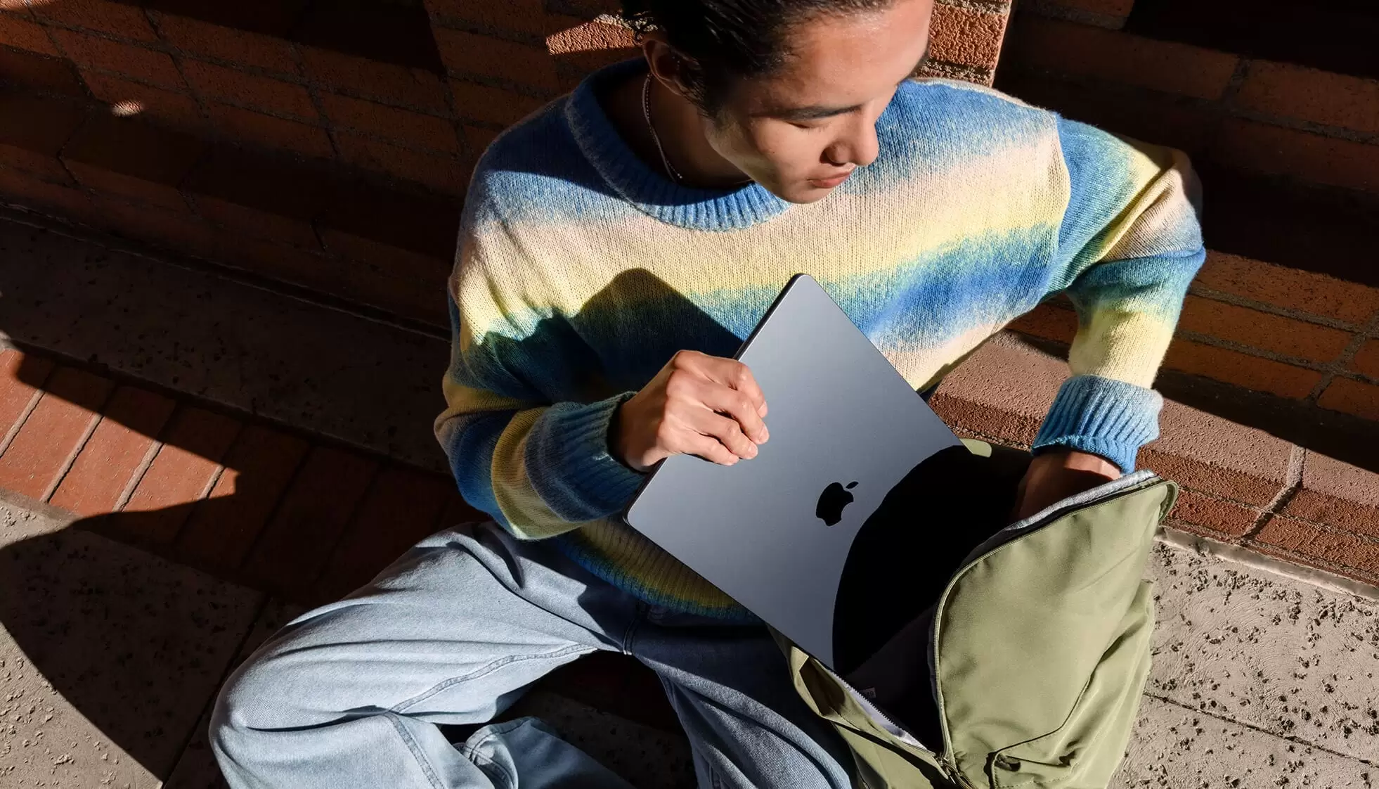 Macbook air lifestyle 1