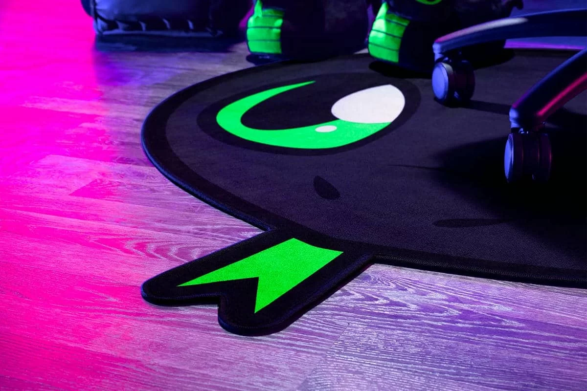 Razer Sneki Snek Floor Rug slide 1