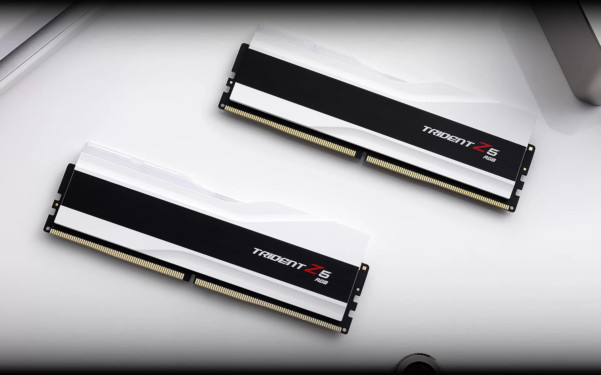 05 trident z5 rgb white premium dual texture design