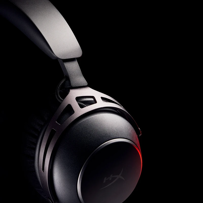 Khung nhôm chịu lực và đệm đệm Memory Foam êm ái Thiết kế công thái học tai nghe HyperX Cloud Alpha 2