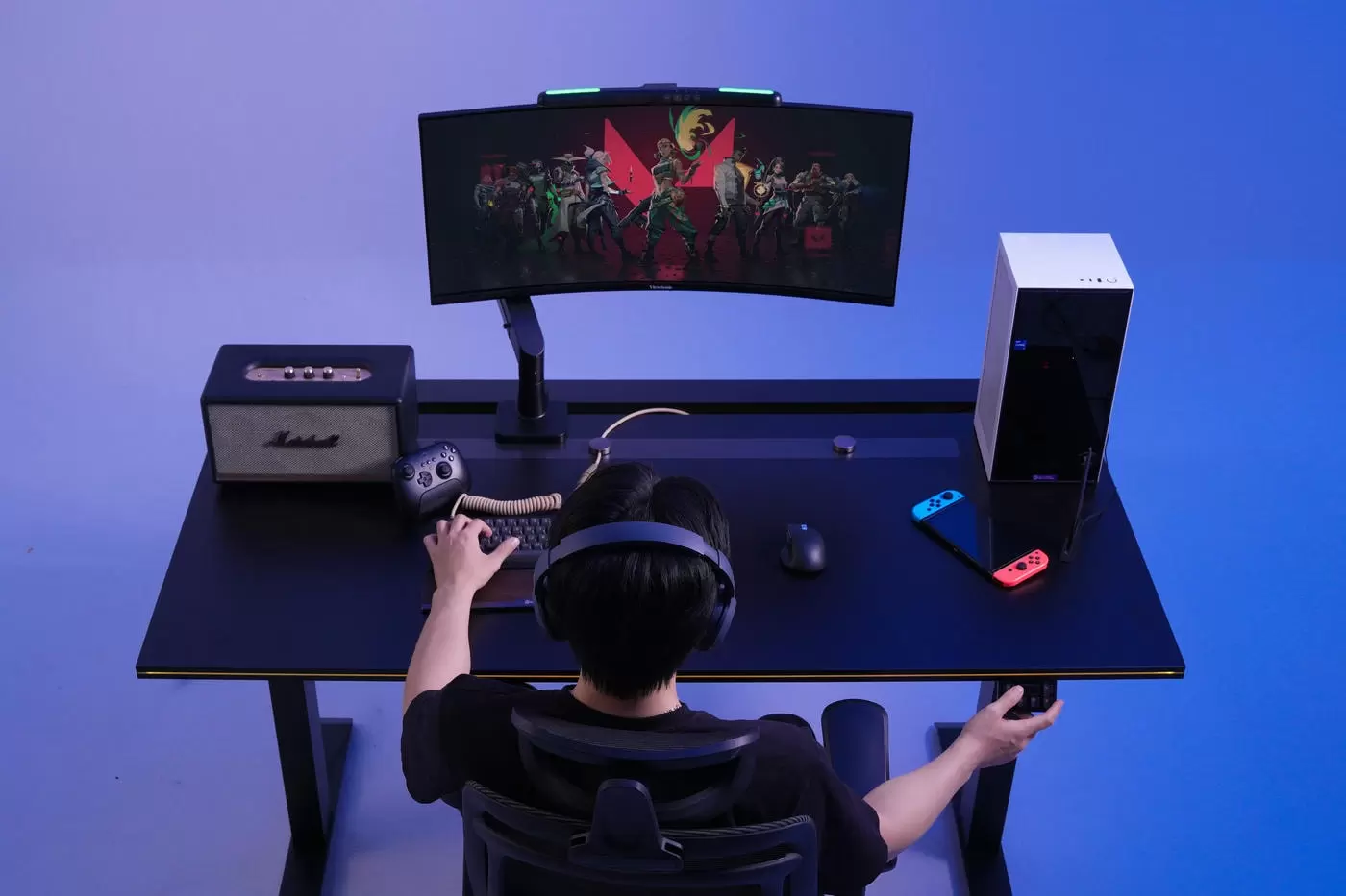 Mặt bàn rộng 1600x820mm HyperWork Atlas Elite setup thực tế