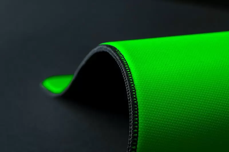 Razer Gigantus V2 Pro Gaming Mouse Pad - Large (500 x 480 x 4mm), Cloth, Soft 16 razer gigantus v2 pro chống trượt đế cao su bám chắc