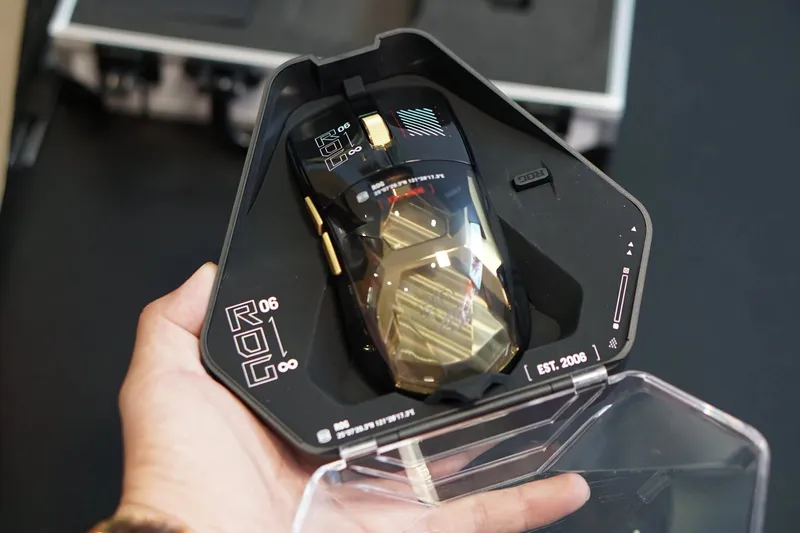 ASUS ROG Harpe II Extreme Edition 20 Wireless Gaming Mouse Slide 2