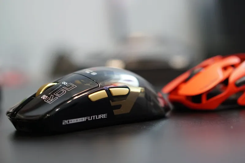 ASUS ROG Harpe II Extreme Edition 20 Wireless Gaming Mouse Slide 5